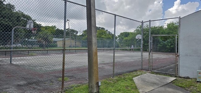 Building Photo - 7400 NW 85th Ct