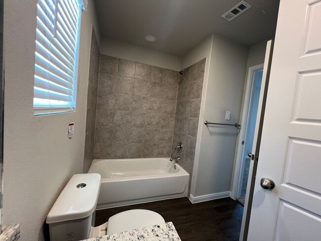 Building Photo - Luxury 3/2 Duplex in Seguin, Texas