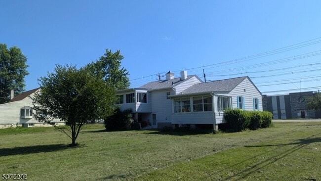 Building Photo - 69 Clinton Rd