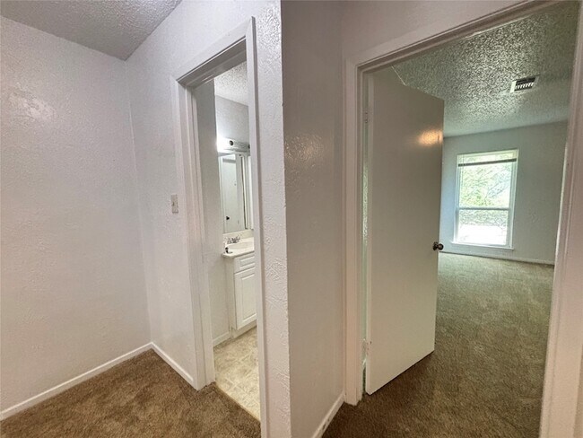 Building Photo - 2426 N Graham Dr