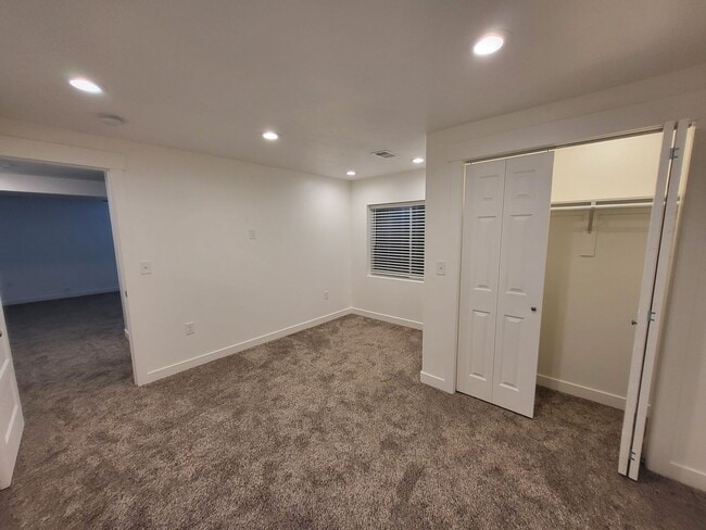 Building Photo - Single Family Home Eagle Mountain