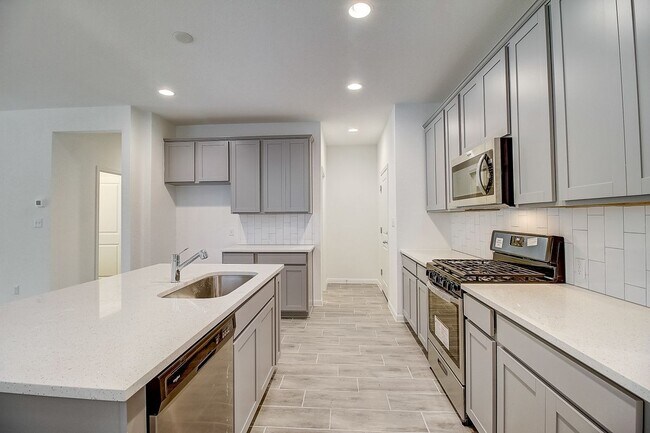 Building Photo - 117 Lacey Oak Lp