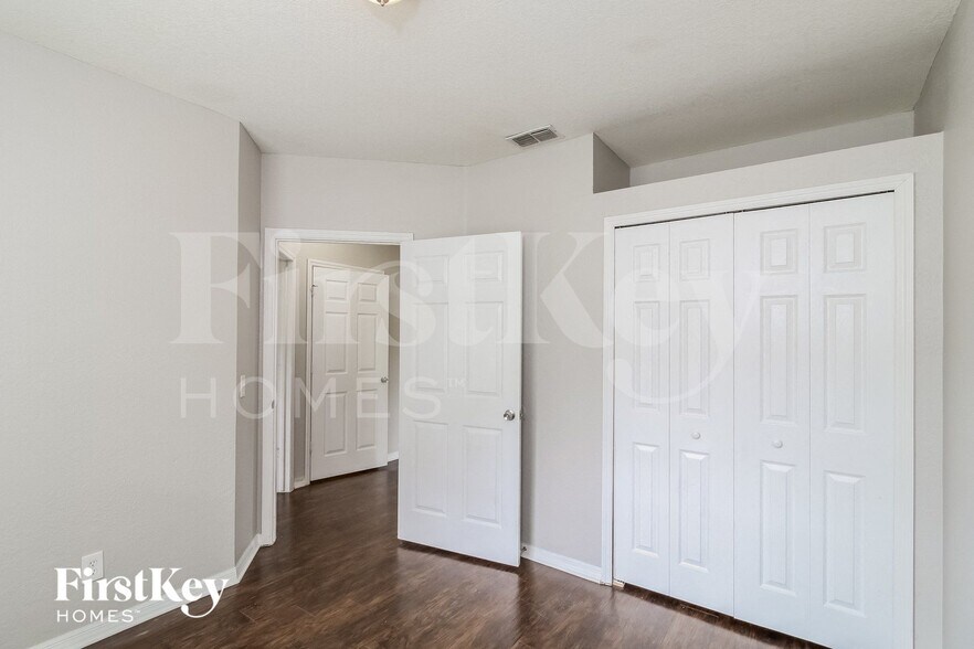 Building Photo - 3332 Rogue St