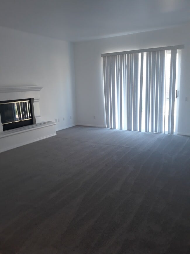 Building Photo - 605 Corte Sol