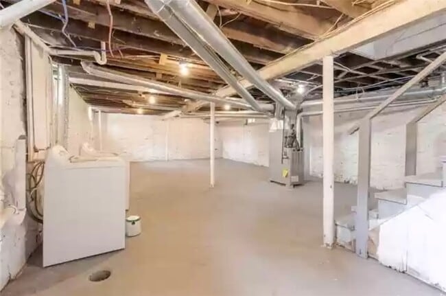 Building Photo - 5519 Highland Ave