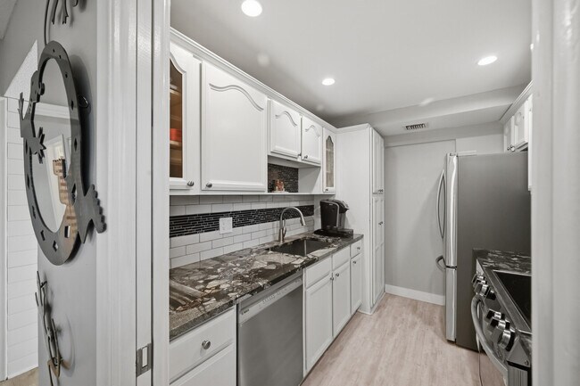 Building Photo - 3401 Spanish Trail