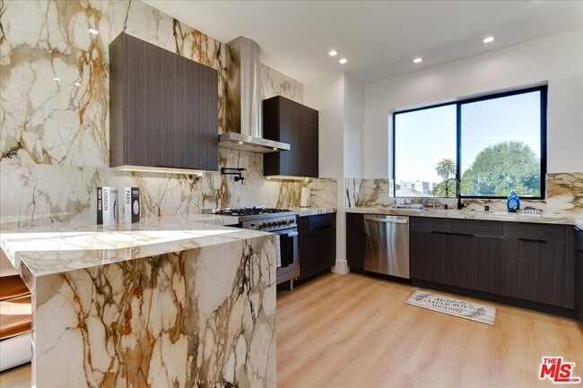 Building Photo - 2034 S Curson Ave