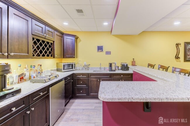 Building Photo - 6 Michelangelo Dr