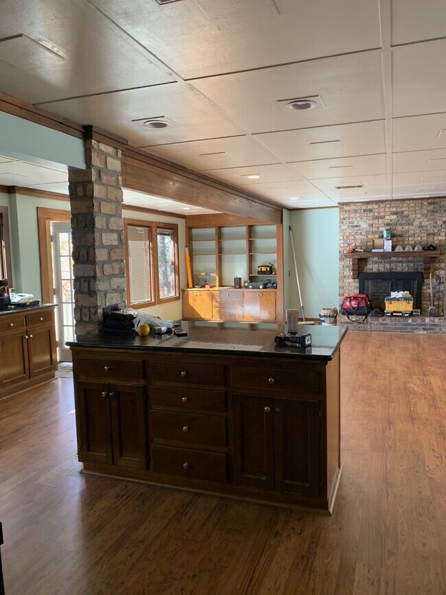 Building Photo - 2 Old North River Pt