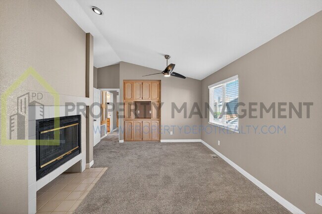 Building Photo - Spacious 3-Bedroom, 3-Bath Home Available