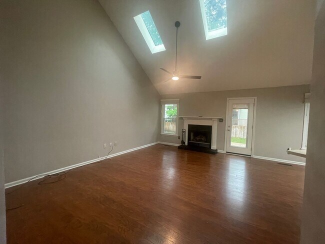 Building Photo - Beautiful home in Riverwalk