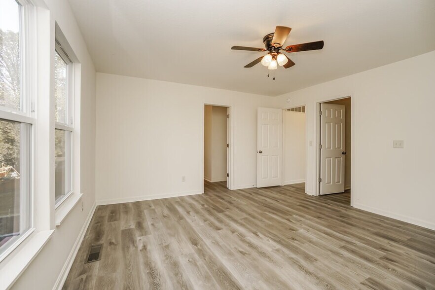 Building Photo - 7560 Maple Trunk Dr