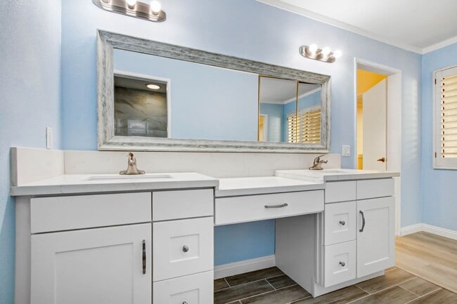 Building Photo - La Canada Townhouse In the Golf Course Com...