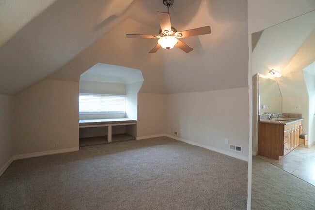 Building Photo - 808 E Kiowa St