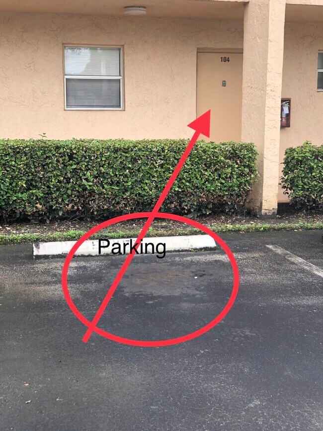 Building Photo - 6850 Royal Palm Blvd