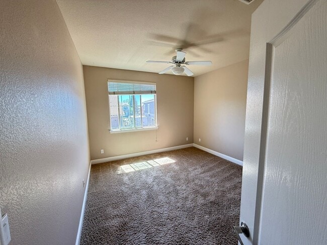 Building Photo - 2212 Maloney Dr