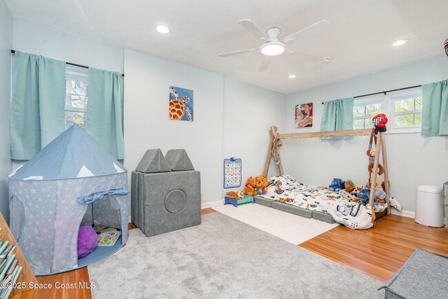 Building Photo - 409 E Melbourne Ave