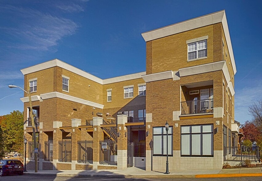 Interior Photo - 501 N Walnut