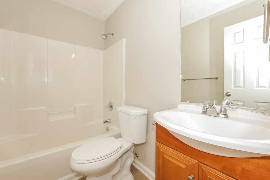 Building Photo - 51 Fairview Dr