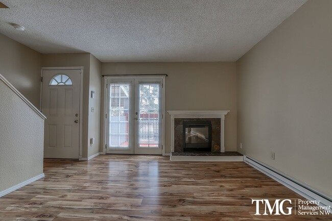 Building Photo - Cozy 2 Bed 1 Bath Condo in Wood Village wi...