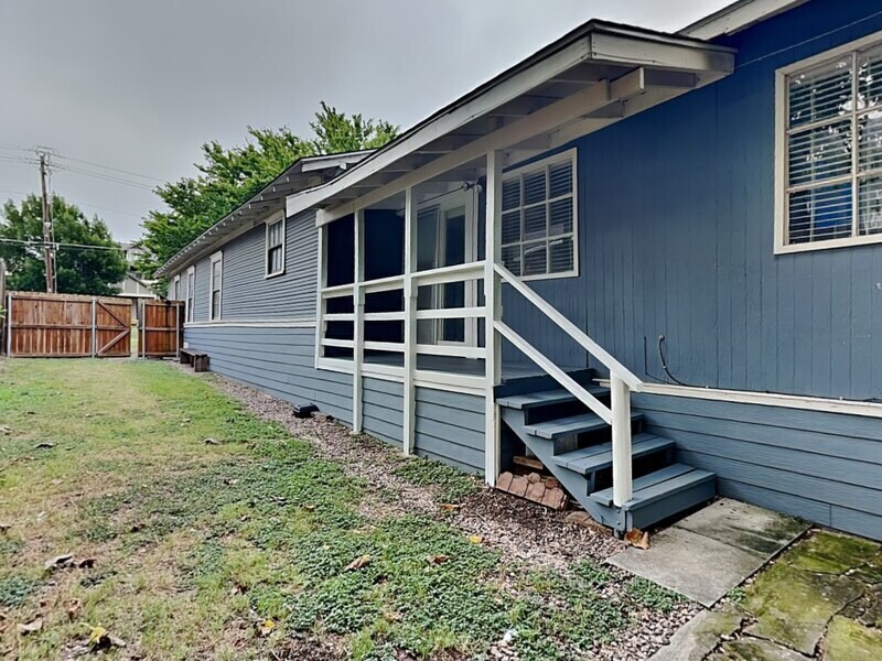 Building Photo - 2015 McMillan Ave