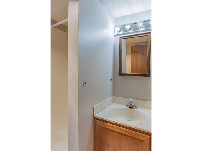 Building Photo - 17494 Pond Cir