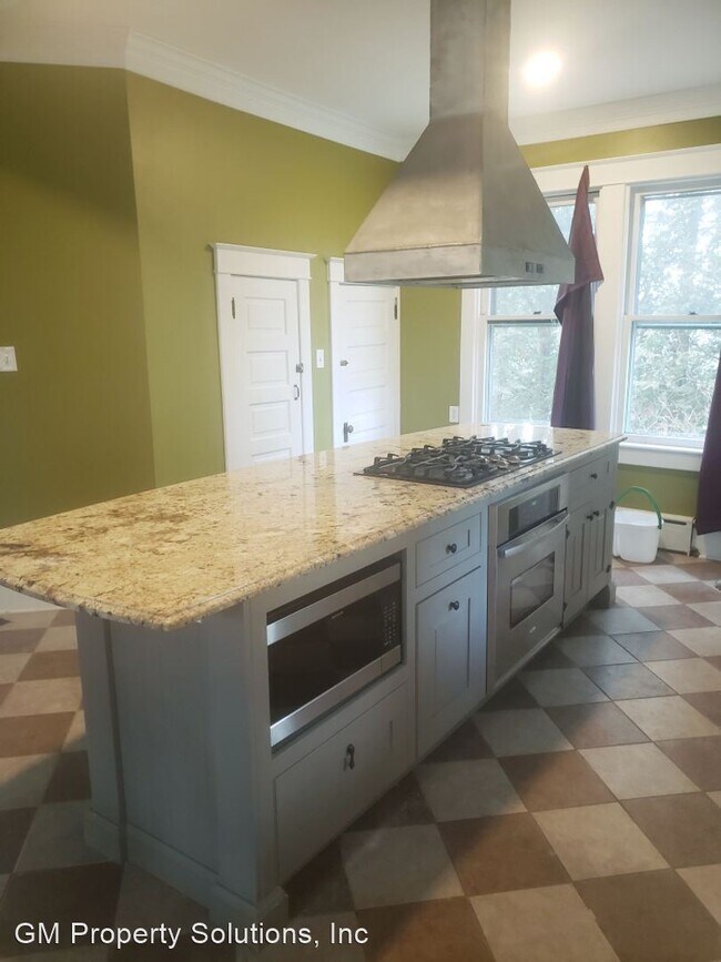 Building Photo - 3 br, 1.5 bath House - 515 S Spruce Street