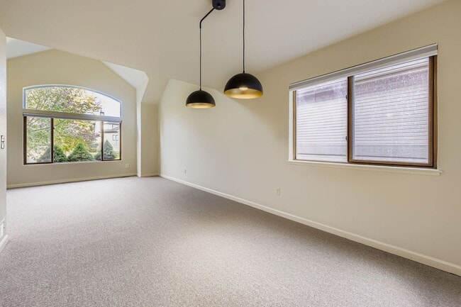 Building Photo - 4854 Franklin Dr