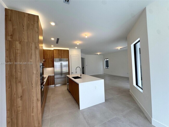 Building Photo - 19749 NE 16th Pl