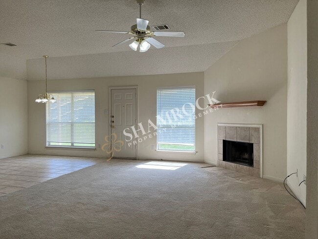 Building Photo - 3/2 Duplex near Hewitt Post Office