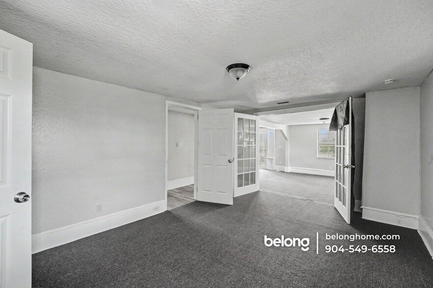 Building Photo - 1131 Grothe St