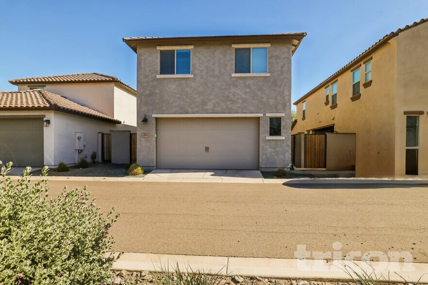 Building Photo - 4817 S Mole