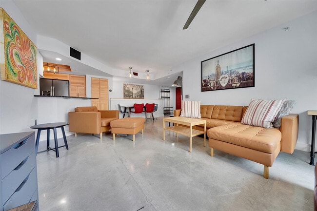 Building Photo - 2021 SE 10th Ave