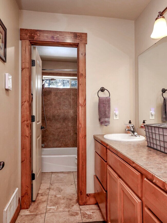 Building Photo - 235 Moonridge Dr