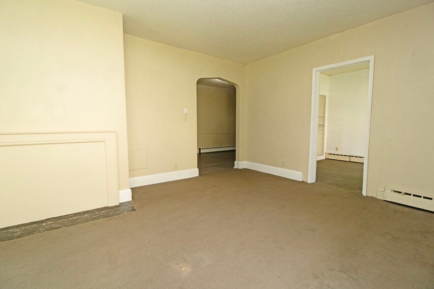 Building Photo - 815 5th Ave S