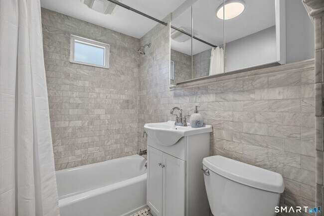 Building Photo - 47 Clearview Ave