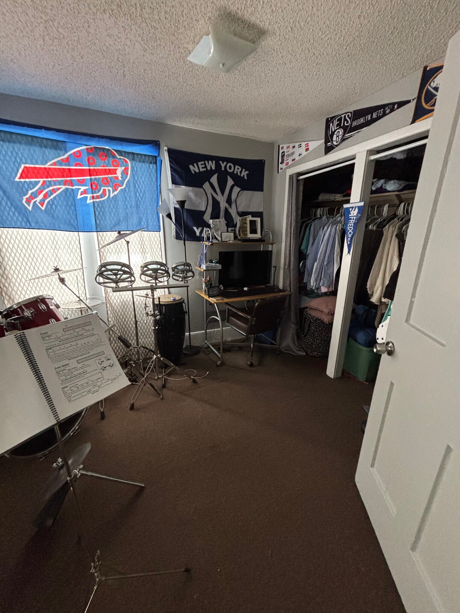 Building Photo - 6 Forest Pl