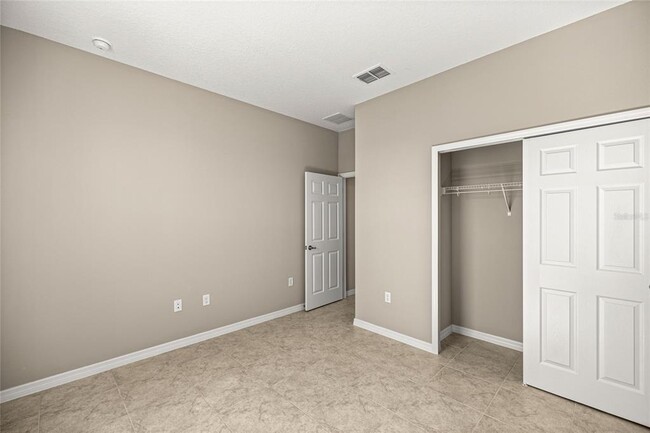 Building Photo - 5828 SW 76th Ct