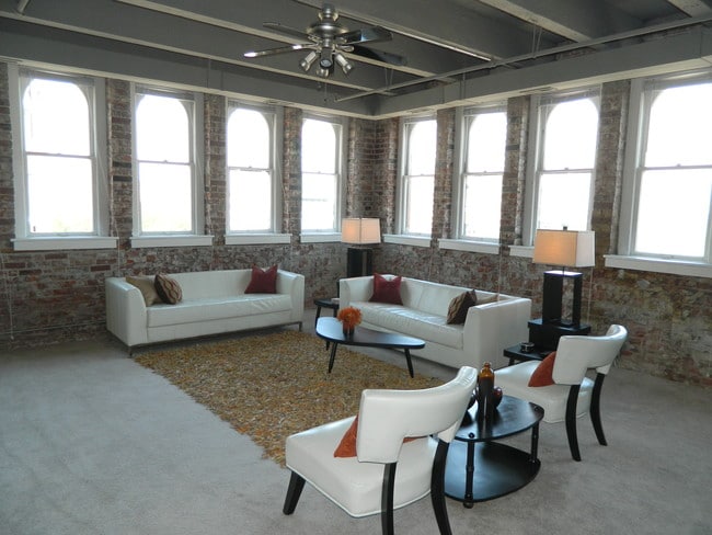 Building Photo - Cornerstone Apartments