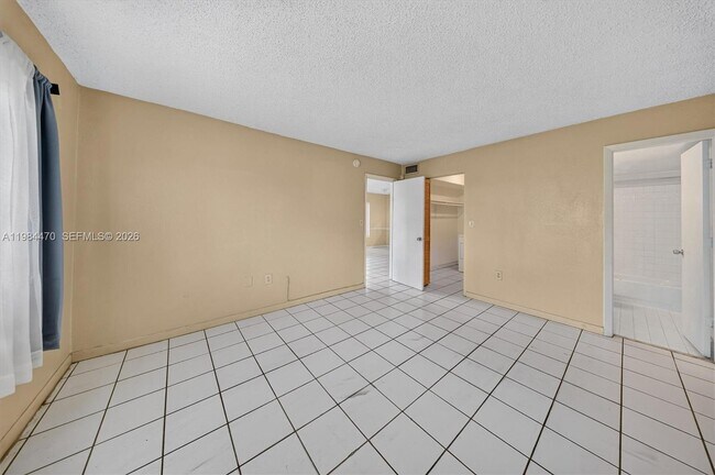 Building Photo - 505 NW 177th St