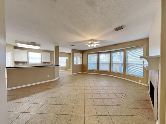 Building Photo - 3523 Pine Valley Dr