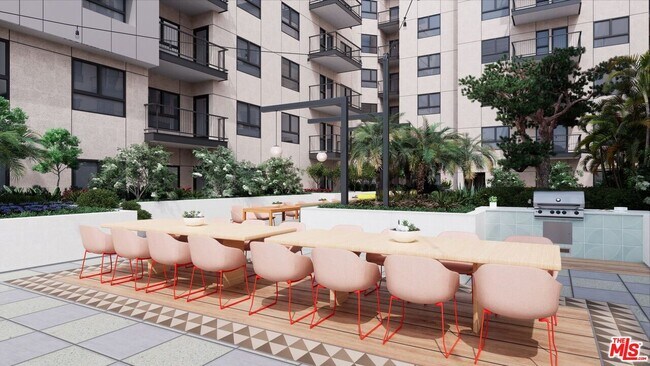 Building Photo - 800 N Front St