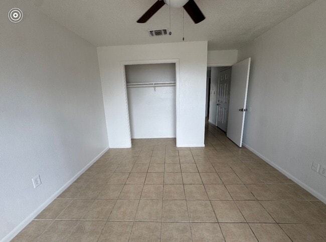 Building Photo - 901 Mayfield Dr