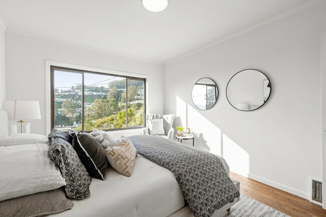 Building Photo - 724 Teresita Blvd