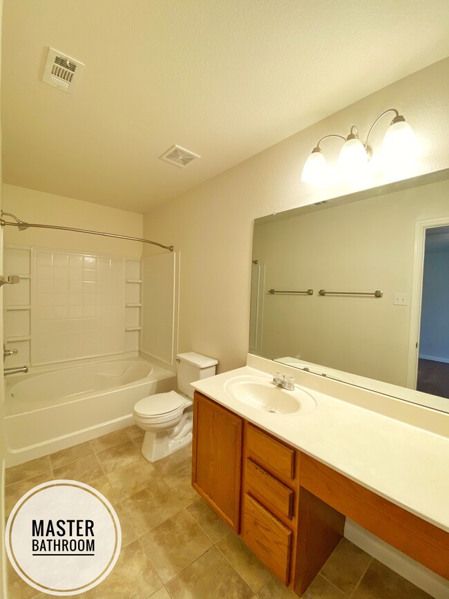 Building Photo - 215 Rim Rock Dr