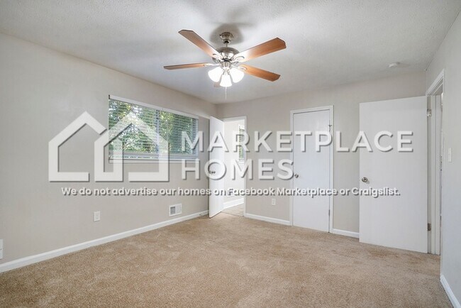 Building Photo - 1051 Scott Rd