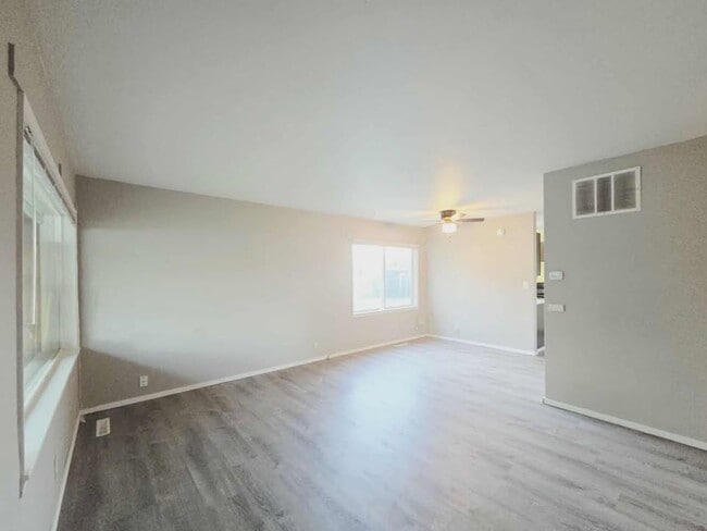 Building Photo - 1261/1263 Montana St.