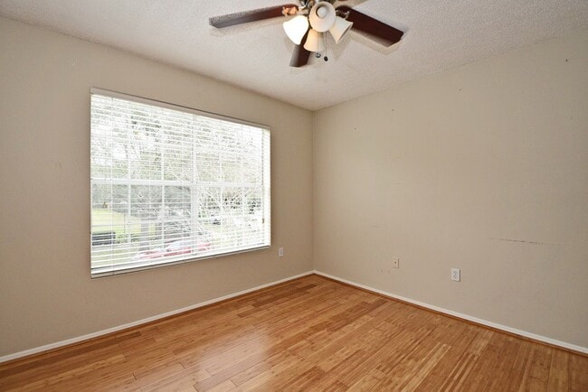 Building Photo - Colonialtown North 3BR – Prime Mills 50 Location