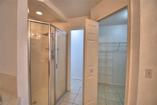 Building Photo - 662 Basingstoke Ct