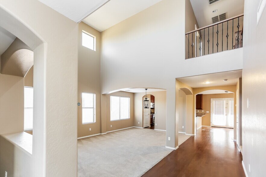 Building Photo - 6830 S 44th Ln